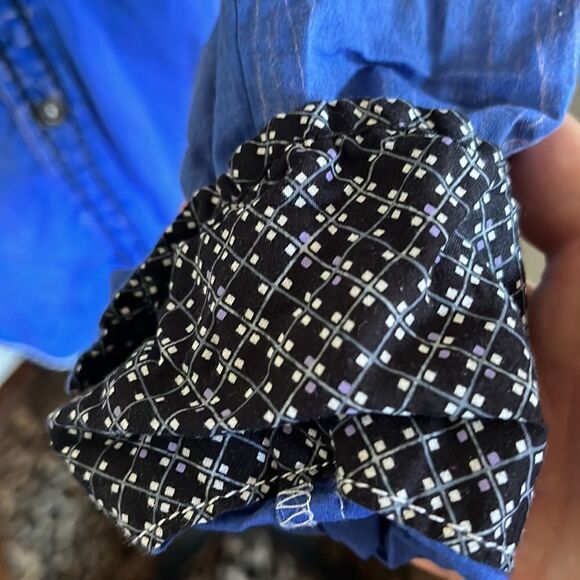 Roar Ari ll Blue With Pink Hues Distressed Embroidered Embellished Shirt Rodeo - Picture 10 of 13